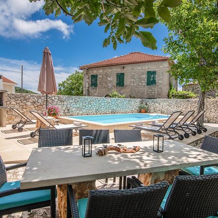 Villa Callisto- Elegant Restored Villa With Pool Γύρι Εξωτερικό φωτογραφία