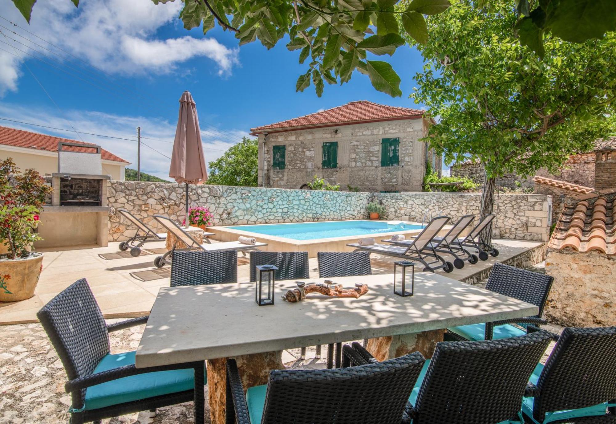 Villa Callisto- Elegant Restored Villa With Pool Γύρι Εξωτερικό φωτογραφία