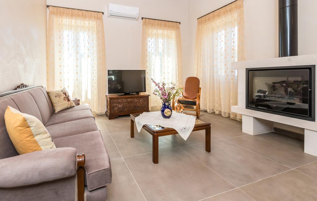 Villa Callisto- Elegant Restored Villa With Pool Γύρι Εξωτερικό φωτογραφία
