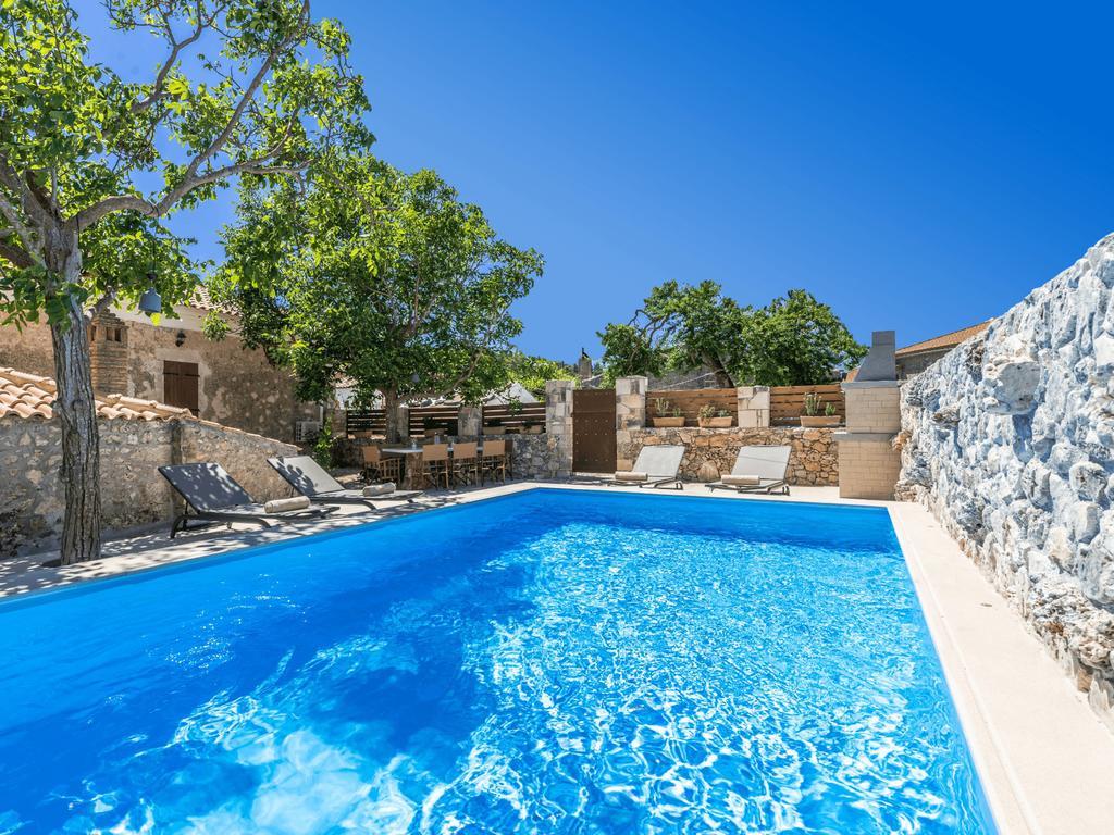 Villa Callisto- Elegant Restored Villa With Pool Γύρι Εξωτερικό φωτογραφία