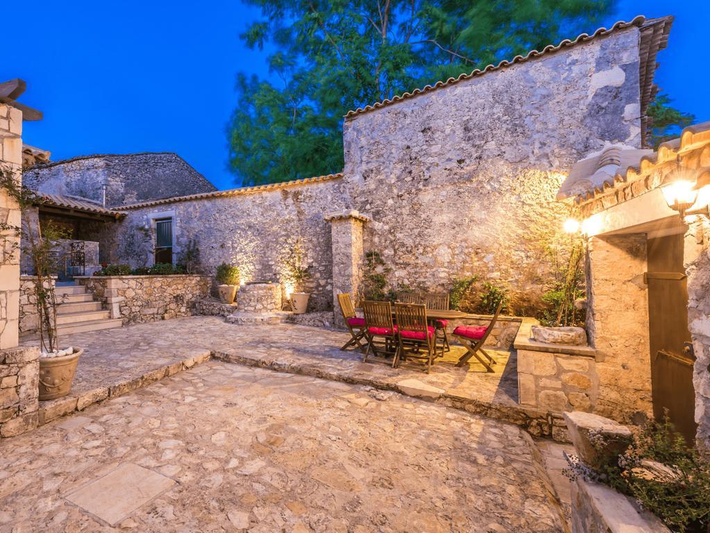 Villa Callisto- Elegant Restored Villa With Pool Γύρι Εξωτερικό φωτογραφία